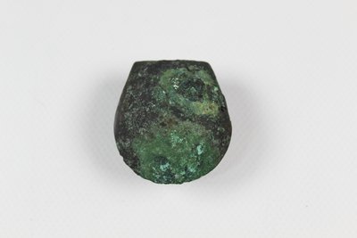 Cascabel de metal plegado “Moche Bivalvo”