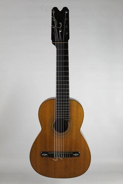 Guitarra "Breyer 11 cuerdas"