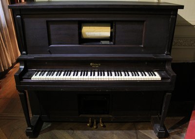 Piano player