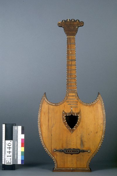 Guitare-lyre