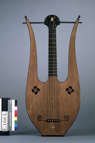 Guitare-lyre