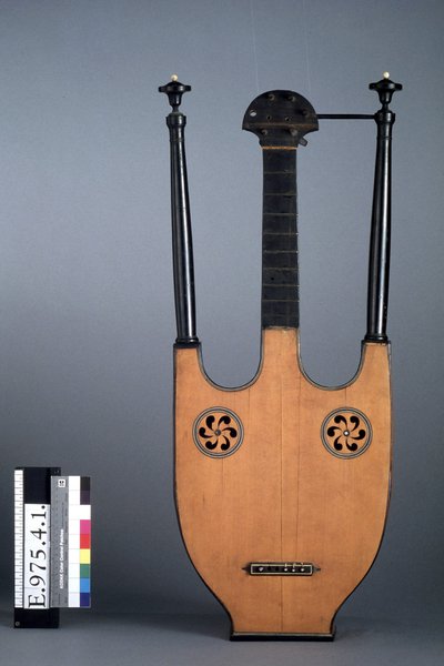 Guitare-lyre