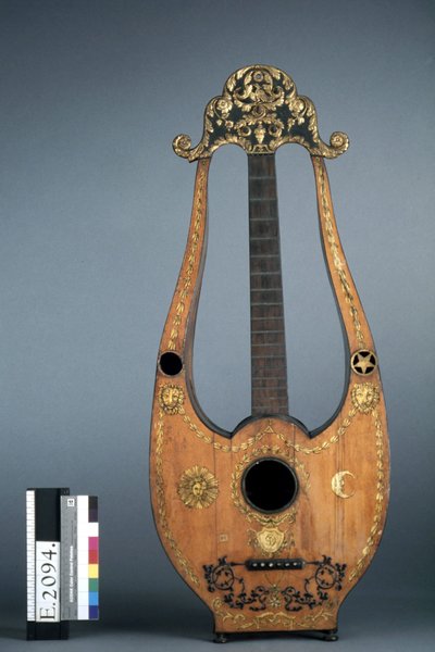 Guitare-lyre