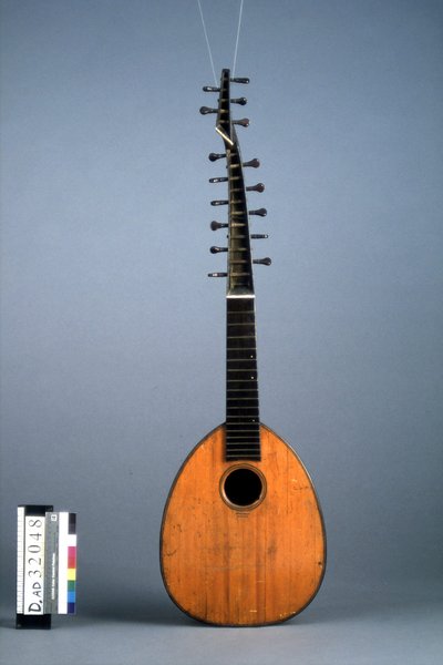 Cistre théorbé