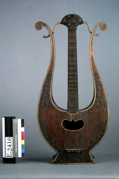 Guitare-lyre