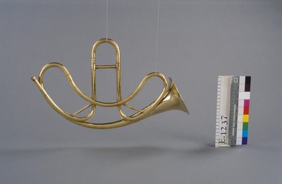 Trompette naturelle en sol, forme de demi-lune