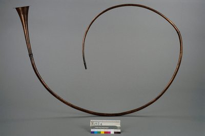Cornu ou tuba curva (reconstitution)