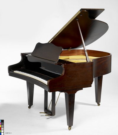 Piano à clavier incurvé
