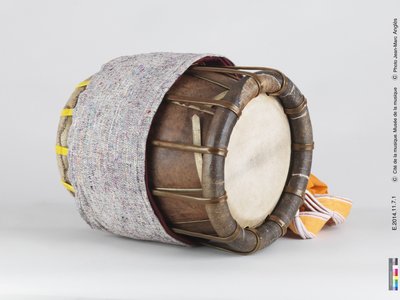 Tambour en tonnelet "tavil"