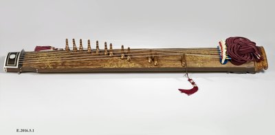 Cithare sur table "kayagum"