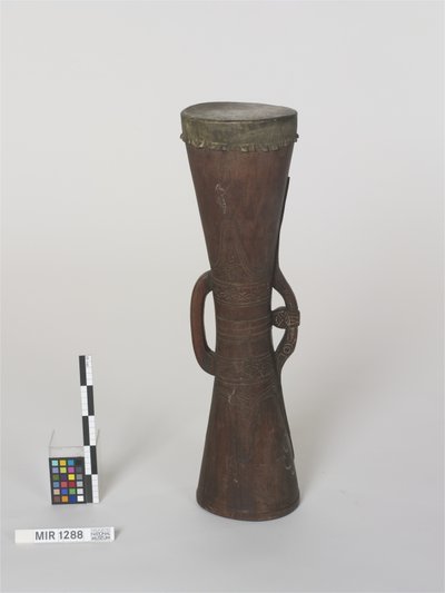 Einfellige Sanduhrtrommel