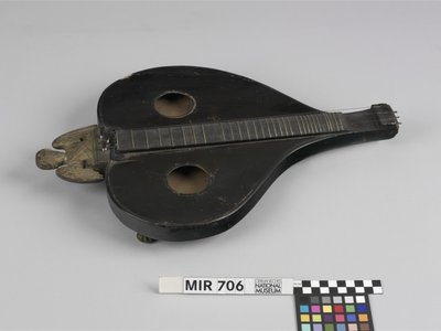 Herzförmige Streichzither