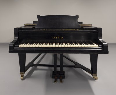 grand piano