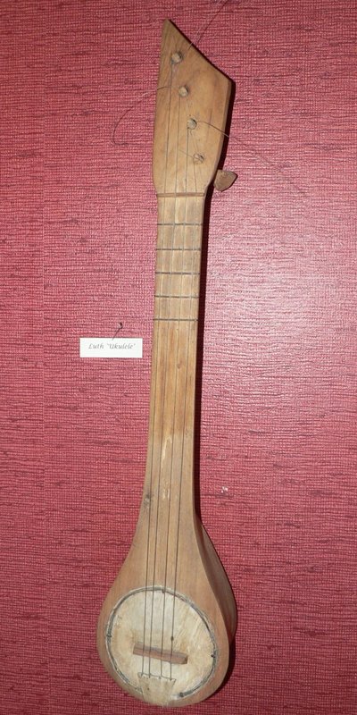 Guitare fantaisie dite "Ukulele"