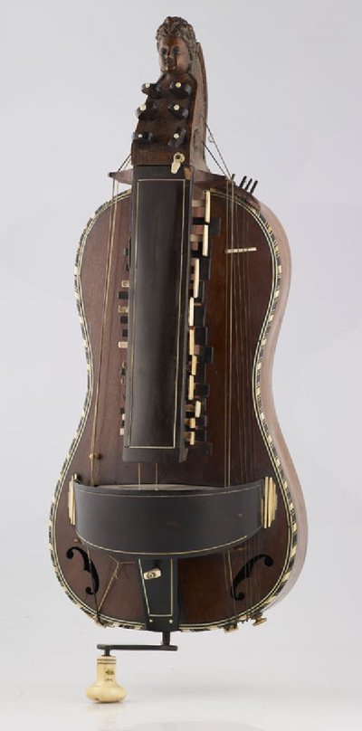 Vielle à roue forme guitare