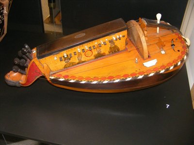 Vielle à roue forme luth