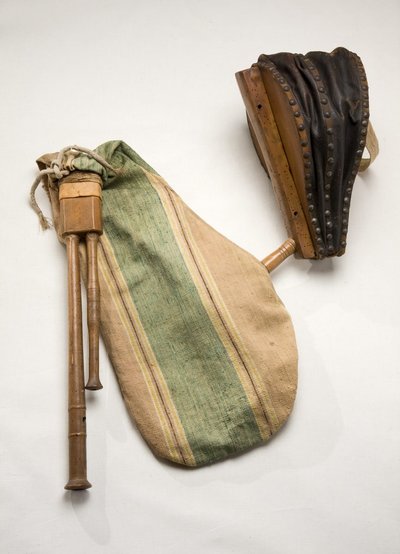 Musette à soufflet "Cabrette" (Basse Auvergne)