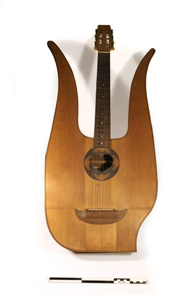 Lyre-guitare