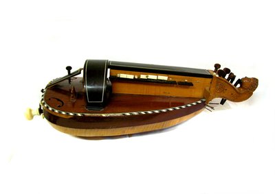 Vielle à roue forme de luth