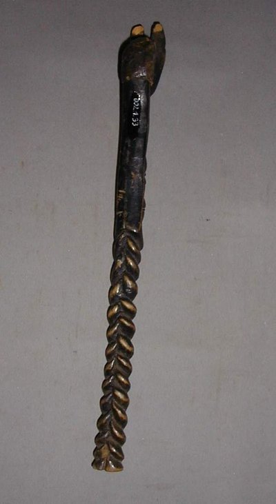 Marteau percuteur à cloche rituelle