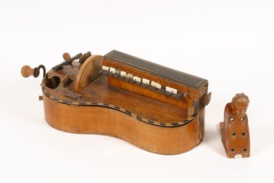 Vielle à roue forme guitare