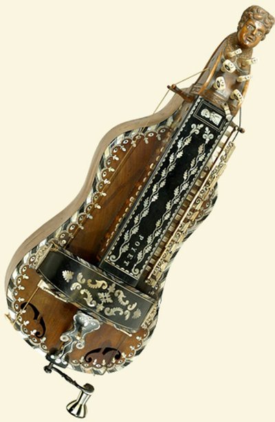 Vielle à roue forme guitare