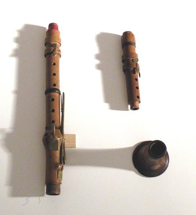 Deux corps de clarinettes en fa et sol