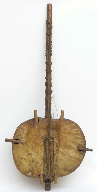 Harpe luth "kora" ou "kasso-lyre"