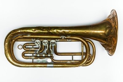 Baritone or tenor flugelhorn. Nominal pitch: 8-ft C.
