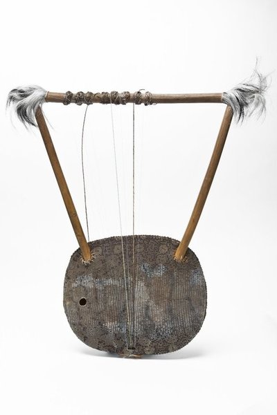 Ntongoli or endongo (bowl lyre).