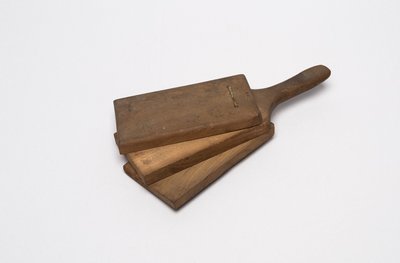 Bird scarer clapper