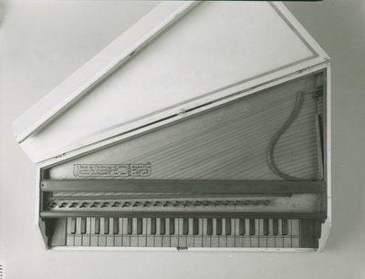 Octave spinet