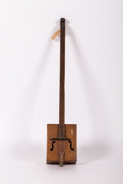 One-string fiddle