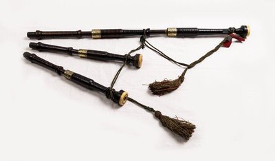 Bagpipe drones