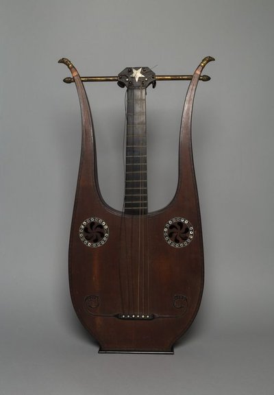 Lyre guitar