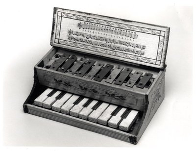 Toy piano
