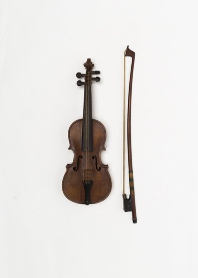 Miniature violin