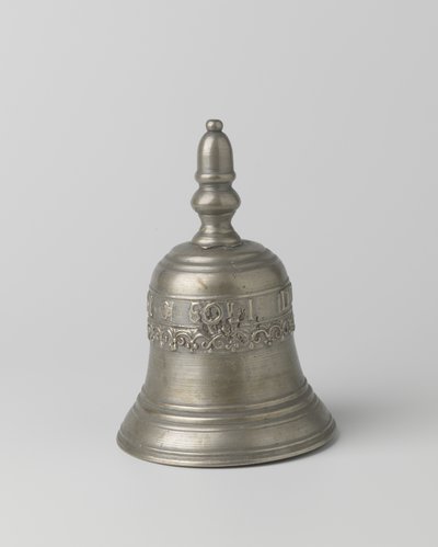 Tafelbel met opschrift: SOLI DEO GLORIA 1661